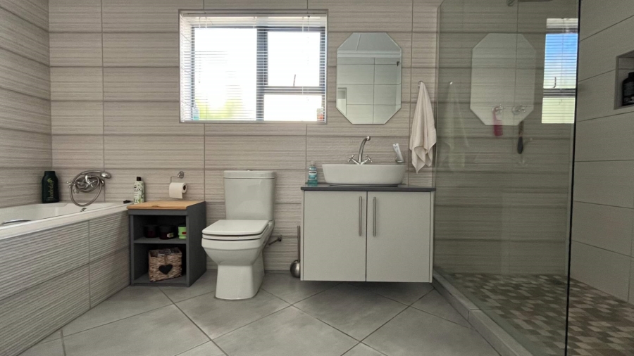 2 Bedroom Property for Sale in Reebok Western Cape